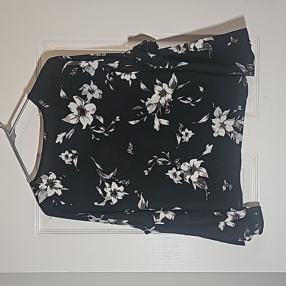 Sienna Sky Long Sleeve Semi Sheer Top Ties on Bell Sleeve Size XS - Picture 5 of 8